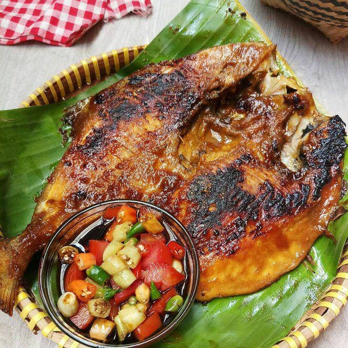 Mbak Siti's Nasi Warung: Delicious Meals at the Heart of Cilacap
